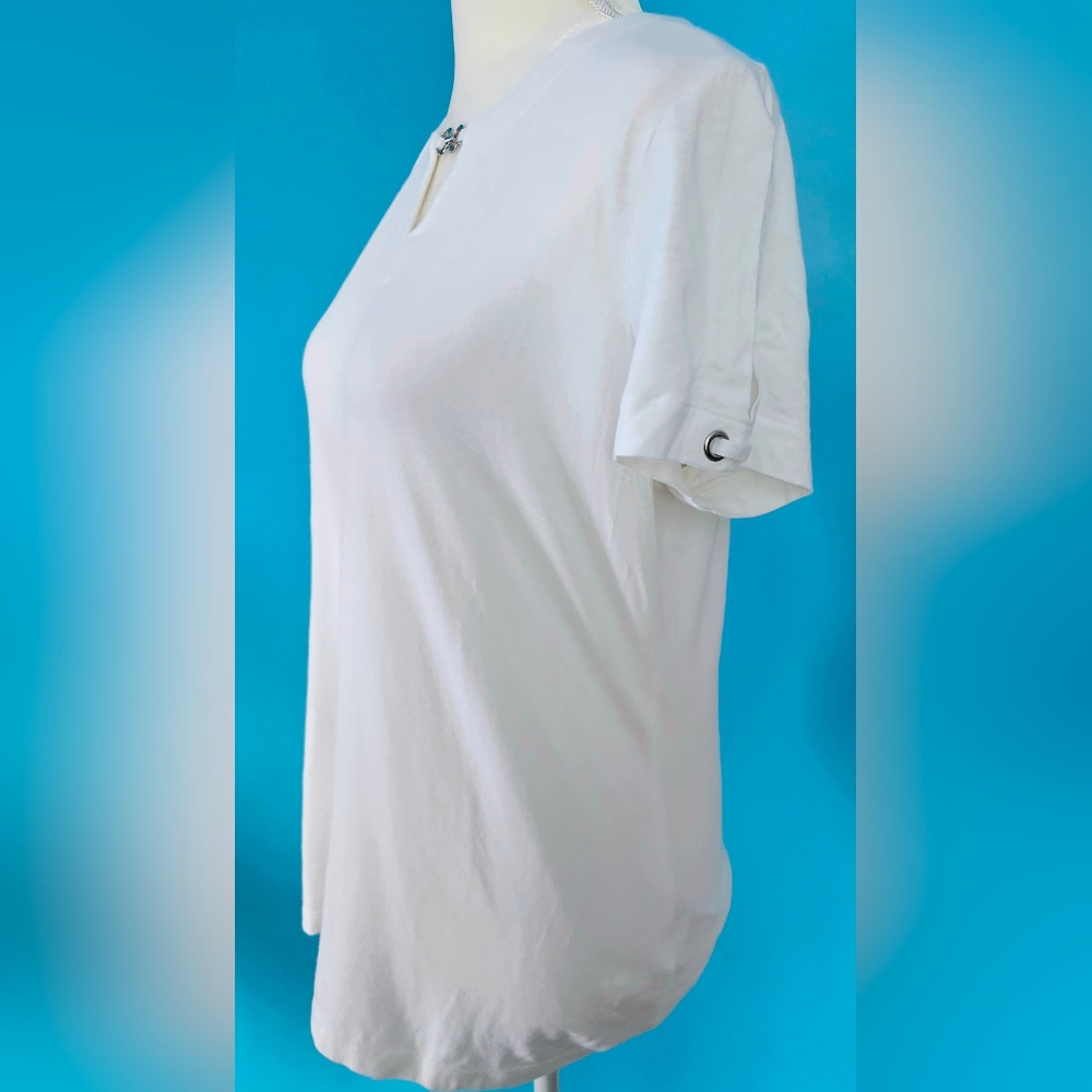 Karen Scott White Keyhole Top - Picture 2 of 5